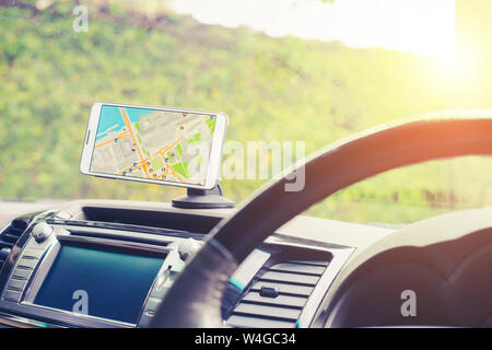 Smart Phone auf magnet Car Mount Halterung für Mobiltelefon Gps Stockfoto