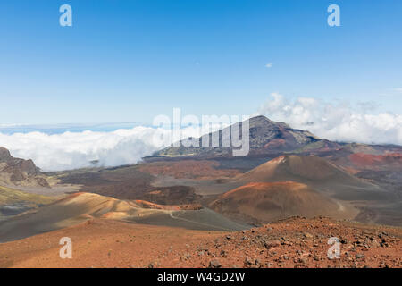 Krater Kama'oli' ich, Pu'-Me'ui, Pu'uopele und Kamohoalii, Sliding Sands Trail Haleakala Vulkan Haleakala National Park, Maui, Hawaii, USA Stockfoto