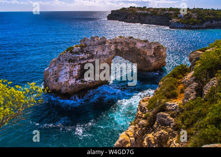 Mallorca, Felsenbrücke in Cala Santanyi, Mallorca, Spanien Stockfoto