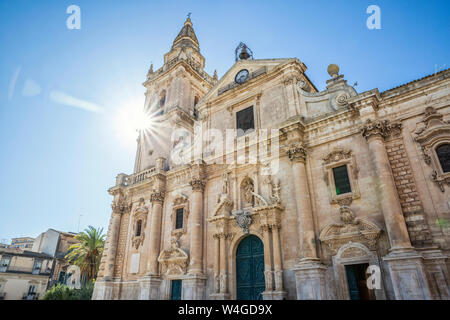 San Giovanni Kathedrale im Gegenlicht, Ragusa, Sizilien, Italien Stockfoto