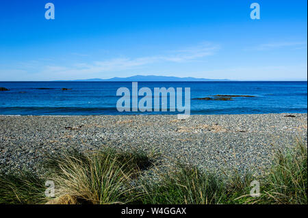 Taramea Bay in Riverton mit Blick auf Stewart Island, South Island, Neuseeland Stockfoto