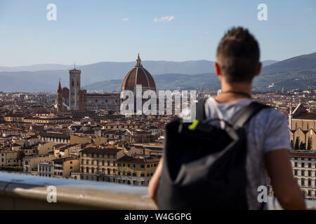 Man genießt die Aussicht auf Florenz, Florenz, Italien Stockfoto