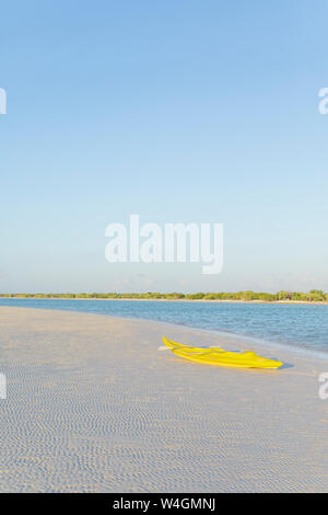 Kajak am Strand, Holbox, Yucatan, Mexiko Stockfoto