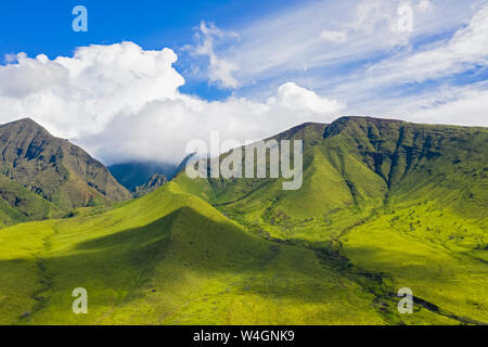 Luftaufnahme über West Maui Berge, Maui, Hawaii, USA Stockfoto