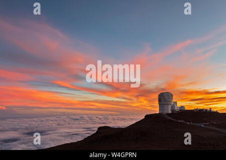 Blick von Red Hill Gipfel zu Haleakala Observatorium in der Dämmerung, Maui, Hawaii, USA Stockfoto