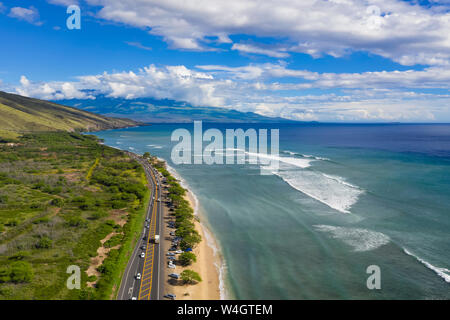 Luftaufnahme über West Maui Berge, Pazifischer Ozean und an der Küste entlang der Route 30 Hawaii, Maui, Hawaii, USA Stockfoto
