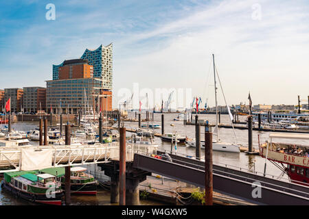 Anlegestellen und Elbphilharmonie, Hamburg, Deutschland Stockfoto