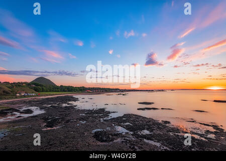 Sonnenuntergang über der Stadt, North Berwick, East Lothian, Schottland Stockfoto