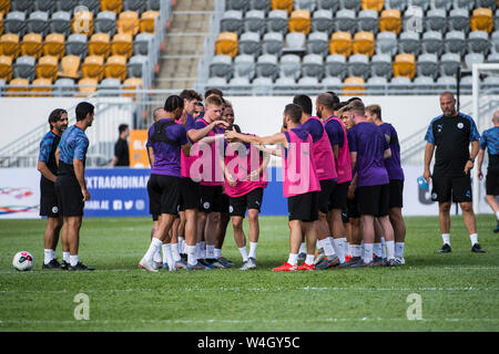 Hong Kong, Hong Kong SAR, China. 23. Juli, 2019. Die englische Premier League Team, Manchester City Football Club gehen durch ihre Schritte in die Ausbildung in der warmen Hongkong Wetter. Das Treffen, das lokale Team Kitchee FC für ein pre-Season Match morgen. Credit: HKPhotoNews/Alamy leben Nachrichten Stockfoto