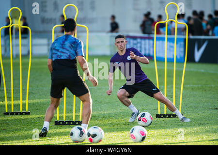 Hong Kong, Hong Kong SAR, China. 23. Juli, 2019. Die englische Premier League Team, Manchester City Football Club gehen durch ihre Schritte in die Ausbildung in der warmen Hongkong Wetter. Das Treffen, das lokale Team Kitchee FC für ein pre-Season Match morgen. Joe Foden Credit: HKPhotoNews/Alamy leben Nachrichten Stockfoto