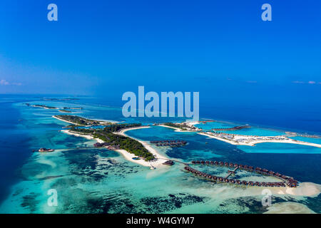 Luftaufnahme über Olhuveli und Bodufinolhu mit Fun Island Resort, Süd Male Atoll, Malediven Stockfoto