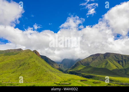 Luftaufnahme über West Maui Berge, Maui, Hawaii, USA Stockfoto