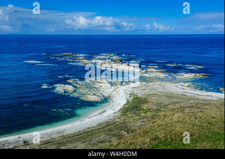 Blick von der Klippe über der Kaikoura Halbinsel, Südinsel, Neuseeland Stockfoto