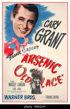 ARSEN UND ALTES LACE USA Poster für die Cary Grant Dark Comedy 'Arsenic and Old Lace' (1944). Regie: Frank Capra Warner Bros Arsenic and Old Lace ist eine US-amerikanische Comedy aus dem Jahr 1944 von Frank Capra mit Cary Grant in der Hauptrolle. Das Drehbuch von Julius J. Epstein und Philip G. Epstein basiert auf Joseph Kesselrings gleichnamigem Stück von 1941. Der Vertrag mit den Produzenten des Stücks sah vor, dass der Film erst nach dem Ende des Broadway-Auftritts veröffentlicht werden sollte. Der Film wurde 1944 veröffentlicht Stockfoto