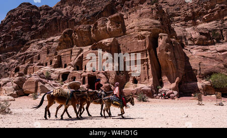 Kamelkarawane im Herzen von Petra archäologische Stätte in Jordanien Stockfoto