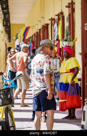 Cartagena Kolumbien Altummauerte Innenstadt Centro Las Bovedas Shopping Shopper Shopper Shop Shops Markt Märkte Marktplatz sellin kaufen Stockfoto