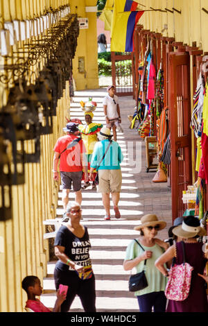 Cartagena Kolumbien Altummauerte Innenstadt Centro Las Bovedas Shopping Shopper Shopper Shop Shops Markt Märkte Marktplatz sellin kaufen Stockfoto