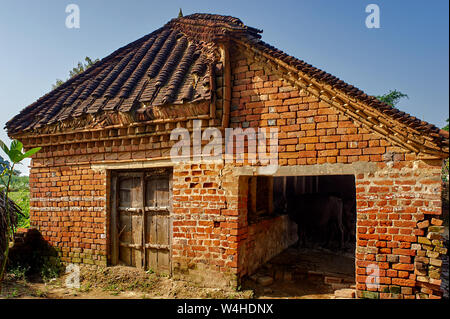 01-Sep-2008 - Tondachziegel & brickwall Bauern Haus im Dorf in der Nähe von chhapaiya Uttar Pradesh Indien Asien Stockfoto