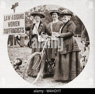 Drei suffragetten an der Eroberung des Denkmals Bewegung in London, England in 1913. Aus dem Festzug des Jahrhunderts, veröffentlicht 1934. Stockfoto