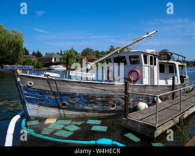 Ruine des Alten, fotogen Boot, Egham, Surrey, England, UK, GB. Stockfoto