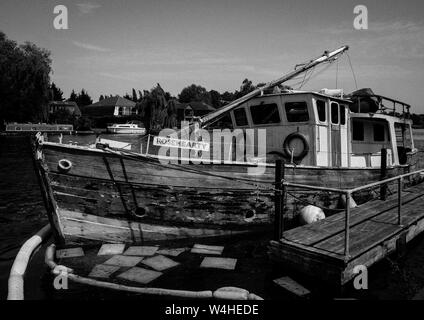 Ruine des Alten, fotogen Boot, Egham, Surrey, England, UK, GB. Stockfoto