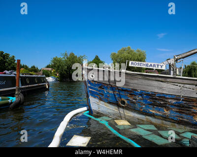 Ruine des Alten, fotogen Boot, Egham, Surrey, England, UK, GB. Stockfoto