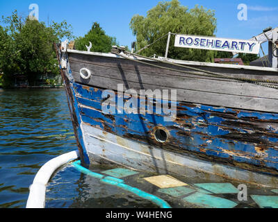 Ruine des Alten, fotogen Boot, Egham, Surrey, England, UK, GB. Stockfoto