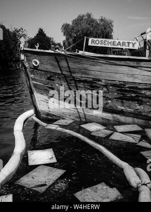 Ruine des Alten, fotogen Boot, Egham, Surrey, England, UK, GB. Stockfoto