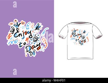 Drucken auf der Kleidung von Hand gezeichnet im Stil von scribbles. Doodle Schriftzug für das Bedrucken von T-shirt mit bunten Blumen, Kronen, Sonne, Hashtags und Ph Stock Vektor