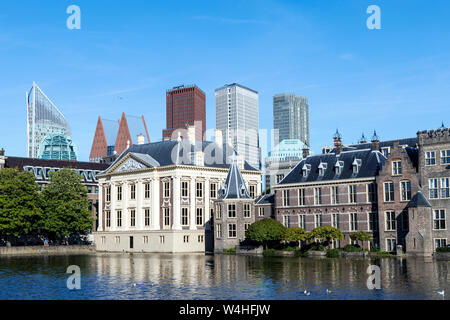 Haager Mauritshuis kleinen Turm der Binnenhof und Wolkenkratzer.-Bild Stockfoto