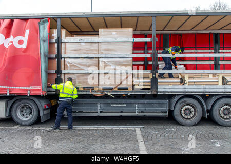 Die Polizei Kontrollen auf der Autobahn A3 in der Nähe von Solingen, Kontrollen der Schwerpunkt von Lkw, Checkpoint an der Ohligser Heide West Rastplatz, Deutschland, Stockfoto