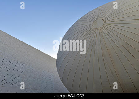 DOHA, Katar - 1. JANUAR 2016: Detail eines Ei form Struktur der Weill Cornell Medical College, Bildung Stadt, entworfen von Arata Isozaki, Archi Stockfoto