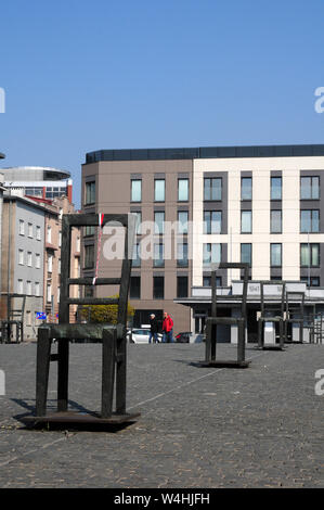 Einige der Stühle im Denkmal, Ghetto Heldenplatz, Krakau, Polen. Stockfoto