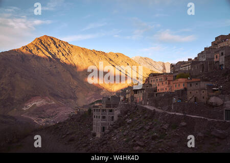 Sonnenuntergang im typisch marokkanischen Dorf Imlil im Hohen Atlas Afrika Stockfoto