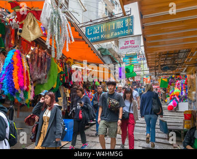 Massen von Menschen auf Pottinger Street in Central District, Hong Kong Island, Hong Kong, China Stockfoto