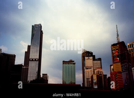 Manila Skyline und Trump Tower in Makati in Manila in Luzon Manila auf den Philippinen in Südostasien im Fernen Osten. Stadtbild Stockfoto