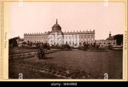 Europa, Deutschland, Brandenburg, Potsdam, Sanssouci, Neues Palais, Motiv aus: "Potsdam" (Leporello), Verlag: 'Berl. Phototyp. Inst. Rob. Prager (Schultz & Schlenner), Fotographie. Kunstverlag, Berlin, um 1900. / Europa, Deutschland, Brandenburg, Potsdam, Schloss Sanssouci, das Neue Palais, Bild drom: "Potsdam" (Leporello), veröffentlicht von: 'Berl. Phototyp. Inst. Rob. Prager (Schulz und Schlenner), Berlin, um 1900. Stockfoto