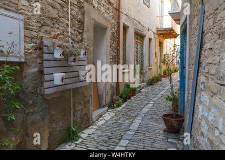 Straßen in einem alten Dorf von Pano Lefkara. Bezirk Larnaca, Zypern. Stockfoto