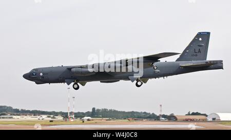 Boeing B-52 Stratofortress Ankunft in RAF Fairford für das Royal International Air Tattoo 2019 Stockfoto