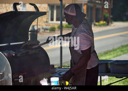 UNITED STATES - 23. Juni 2019: Der Bauernmarkt jeden Sonntag von 10 bis 2 gehalten an der E.E. Lake General Store & Bluemont Museum im Dorf von Bl Stockfoto