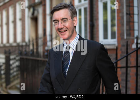 London, Großbritannien. 23. Juli, 2019. Jakob Rees-Mogg MP, Vorsitzende des pro-Brexit European Research Group (ERG), Blätter nach der Teilnahme an einer Feier in Westminster von Boris Johnson's Wahl als Konservativer Parteichef und Austausch von Theresa May als Premierminister der ERG organisiert. Credit: Mark Kerrison/Alamy leben Nachrichten Stockfoto