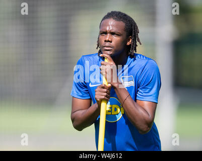 Berlin, Deutschland. 23. Juli, 2019. Dedryck Boyata wartet auf Training zu beginnen. Credit: Soeren Stache/dpa/Alamy leben Nachrichten Stockfoto