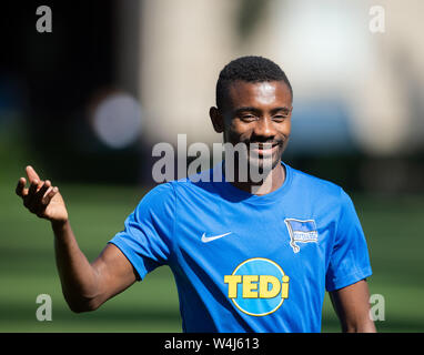 Berlin, Deutschland. 23. Juli, 2019. Salomon Kalou kommt auf den Platz. Credit: Soeren Stache/dpa/Alamy leben Nachrichten Stockfoto