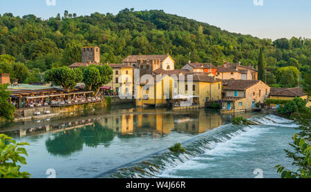 Das schöne Dorf Borghetto in der Nähe von Valeggio sul Mincio. Provinz Verona, Venetien, Italien Stockfoto