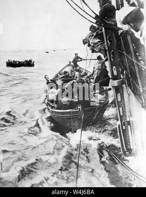 Passagiere gerettet aus dem Französischen Liner Sontay, Französisch liner Sontay Untergang im Mittelmeer nach dem von einem deutschen U-Boot torpediert wird, während des Ersten Weltkrieges vom 16. April 1917 Stockfoto