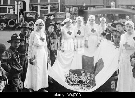 Das amerikanische rote Kreuz Parade und Sammlung 1918 Stockfoto