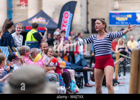 Straßenkünstler in Sheffield Fahrgassen 2019 live Shows in der Stadt Stockfoto