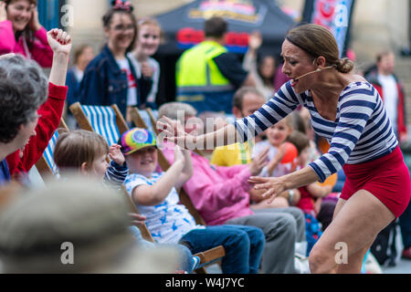 Straßenkünstler in Sheffield Fahrgassen 2019 live Shows in der Stadt Stockfoto