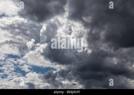 Stürmischen Himmel und Wolken Stockfoto