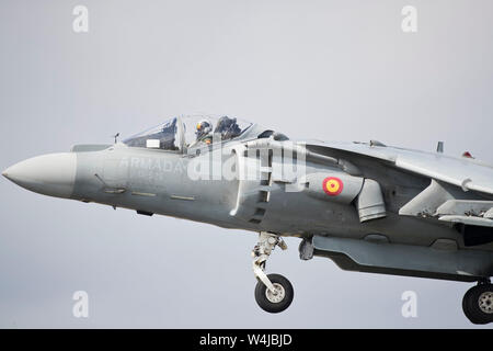 Eine von zwei spanische Marine AV-8B Harrier II durchführen Am2019 RIAT Fairford air show, Gloucestershire, Vereinigtes Königreich Stockfoto